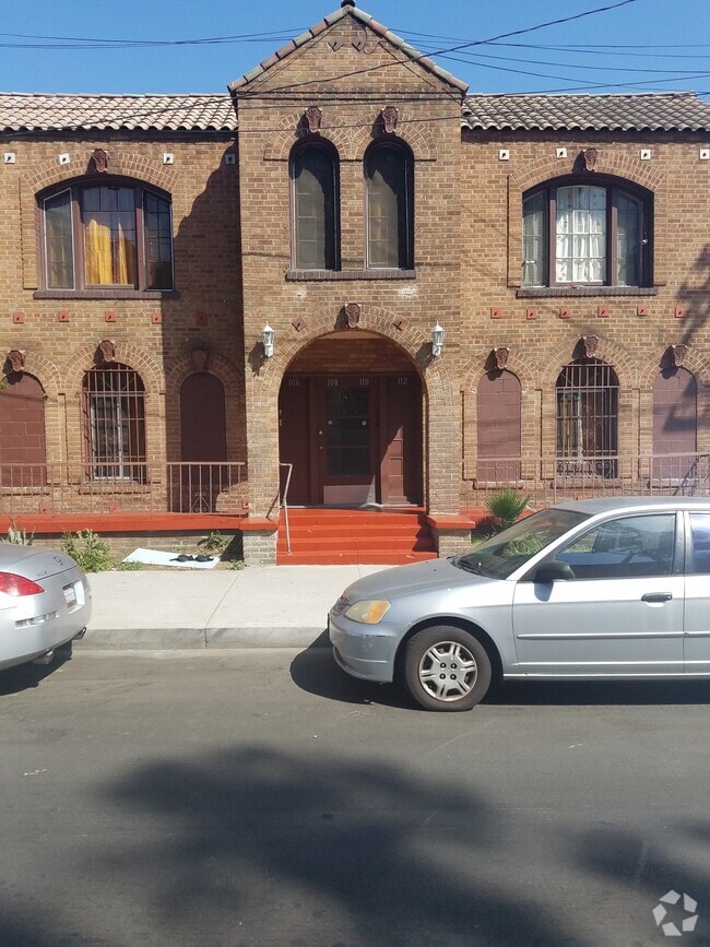 Building Photo - 108 S Cummings St Unit 108 Rental