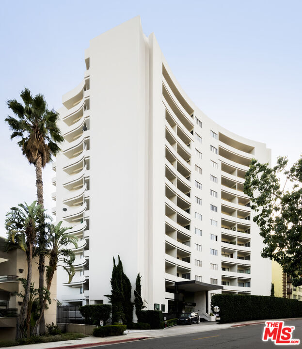 Building Photo - 7250 Franklin Ave Unit 511