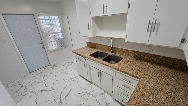 Photo - 11030 Moorpark St Unit B2