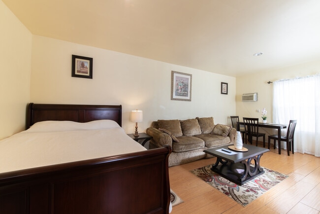 Photo - 2721 W 82nd Pl Unit Guesthouse