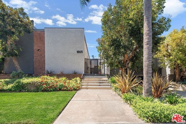 Photo - 1805 S Barrington Ave