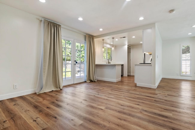 Photo - 4723 Norwich Ave