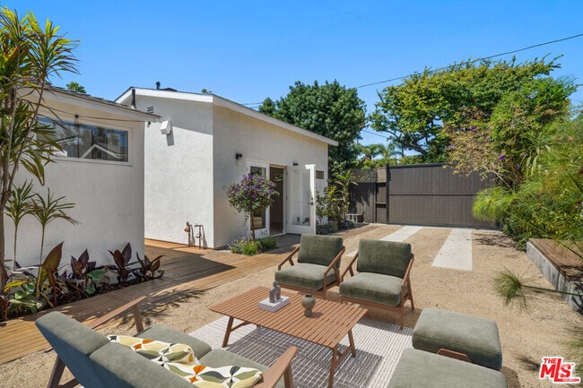 Building Photo - 2425 Cloy Ave Rental