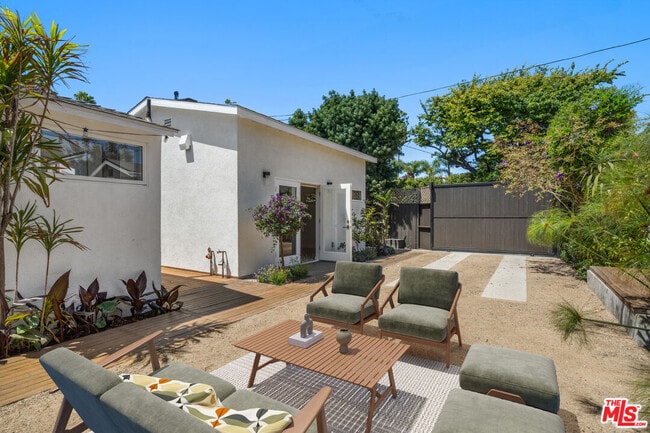 Building Photo - 2425 Cloy Ave Rental
