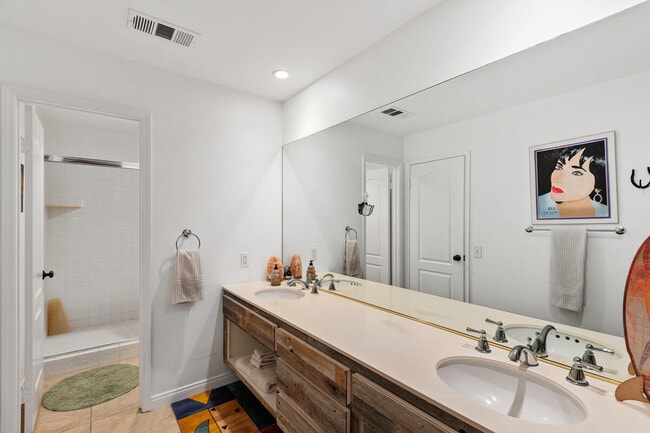 Photo - 56 Oak Tree Dr