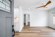 Entry - 118 38th Pl Apartments Unit 3