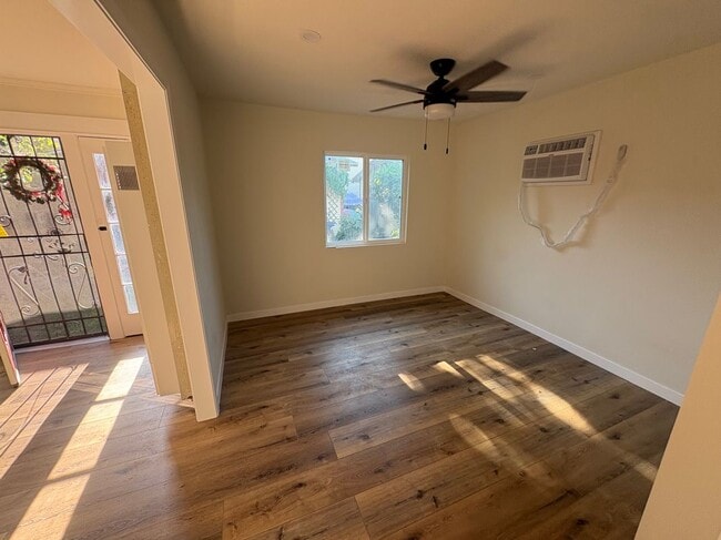 Photo - 4426 1/2 Lockwood Avenue