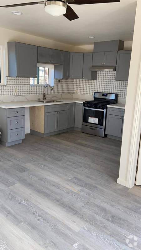 Building Photo - 519 W 219th St Rental