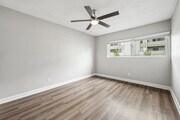 2BR, 2BA - 1015SF - Primary Bedroom - Venice Dreams