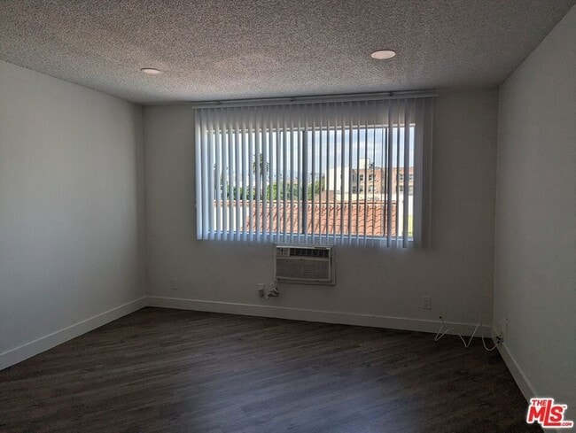 Photo - 310 S Kenmore Ave