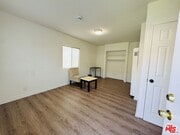 Photo - 640 W 81st St House