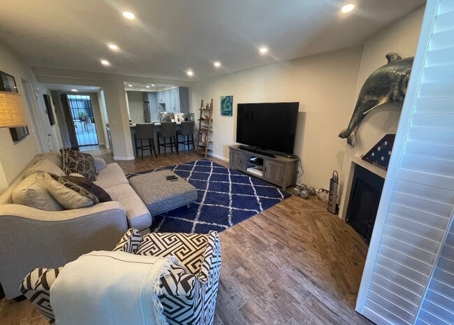Photo - 1 bed/ 1 bath Point Loma condo close to the Bay & Liberty Station!