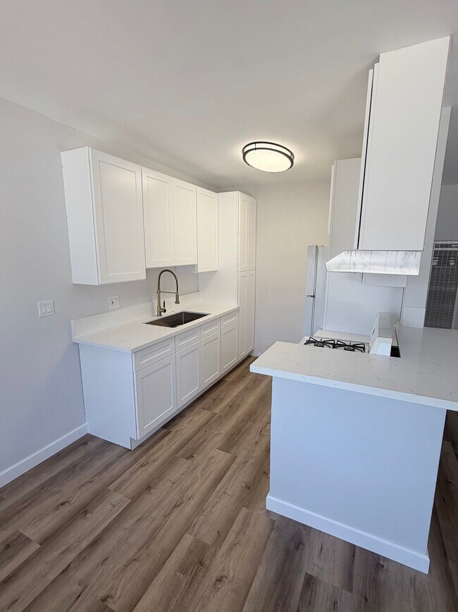 Photo - 1223 N Kingsley Dr Unit Kingsley APT