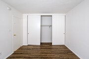 Bedroom facing closet 1BR 1 BA 750 Sqf_-7 - Big Roscoe Apartments