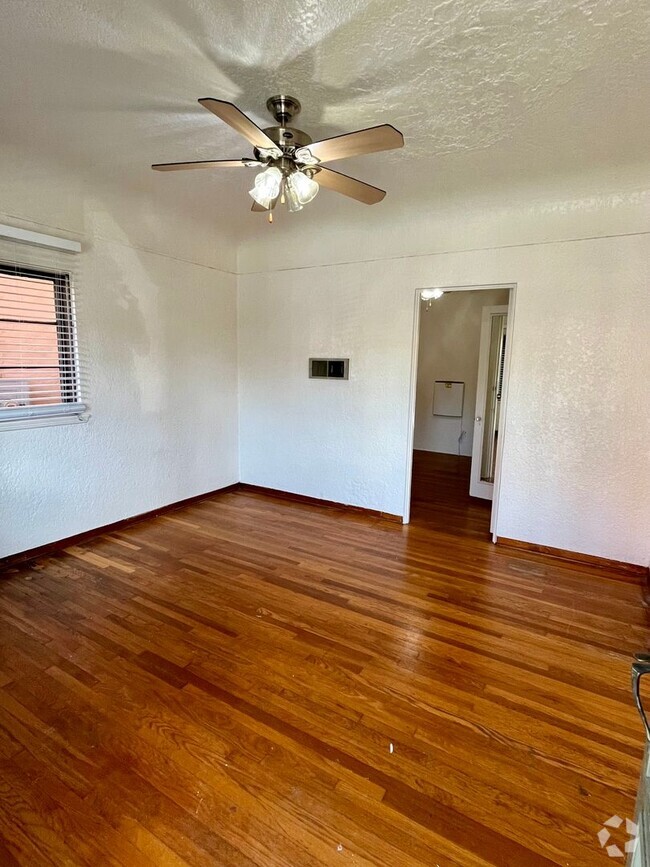 Building Photo - Large Private 1 Bed/ 1 Bath-Bankers Hill Unit 235 Rental