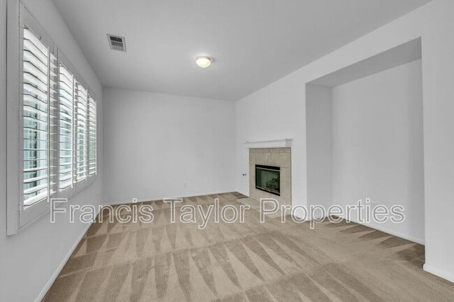 Photo - 401 Whitby Gn