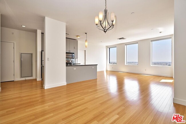 Photo - 3810 Wilshire Blvd Condo Unit 1512