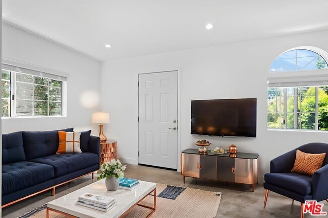 Photo - 5543 Fallbrook Ave