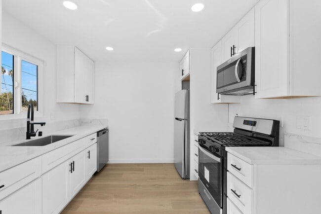 Photo - 4082-4084 Chamoune Unit 4084 Chamoune  B