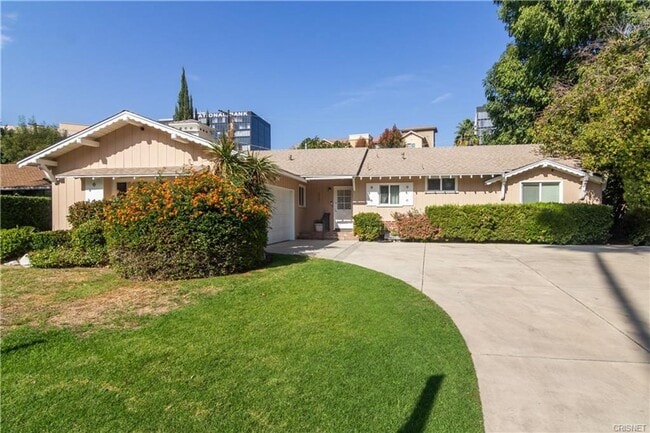 Charming 1950's Home in Encino, CA - Charming 1950's Home in Encino, CA
