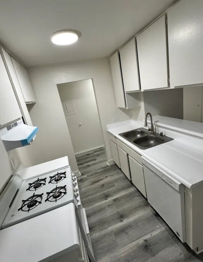 Photo - 7040 Haskell Ave Unit 114
