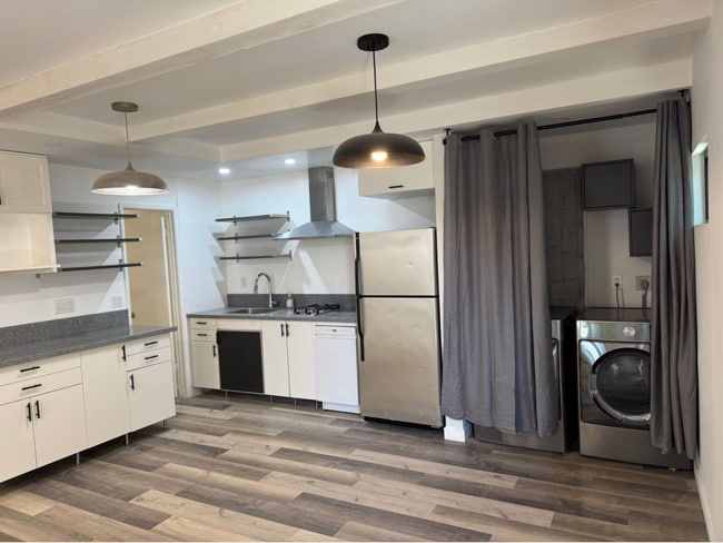 kitchen with laundry nook - 140 Hueneme Ave