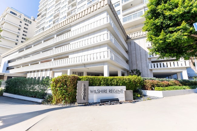Building Photo - 10501 Wilshire Blvd Unit 1403