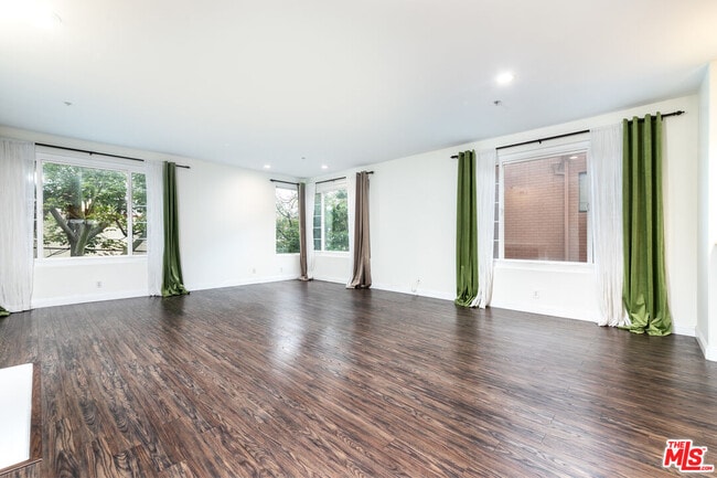 Photo - 117 N Gale Dr Unit 306