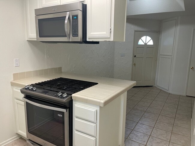 Photo - Adorable 1 bed 1 bath Apartment in Agoura Hills! Unit A