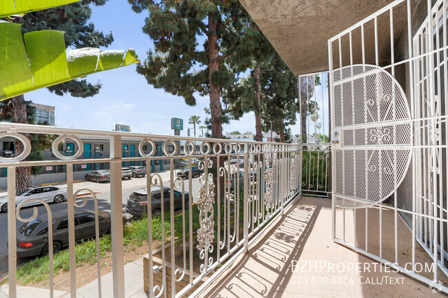 Building Photo - 7076 Lanewood Ave Unit 15 Rental