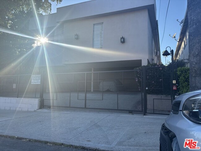 Building Photo - 1807 Taft Ave Unit 5