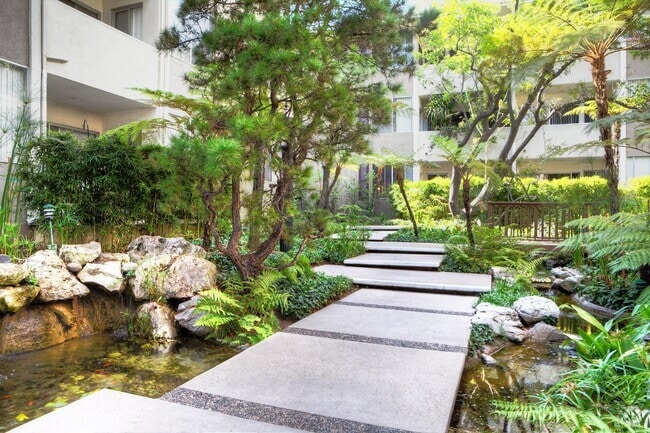 Building Photo - Sunset Barrington Gardens Rental