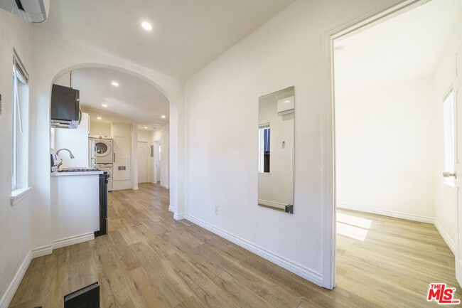 Photo - 5347 Fountain Ave