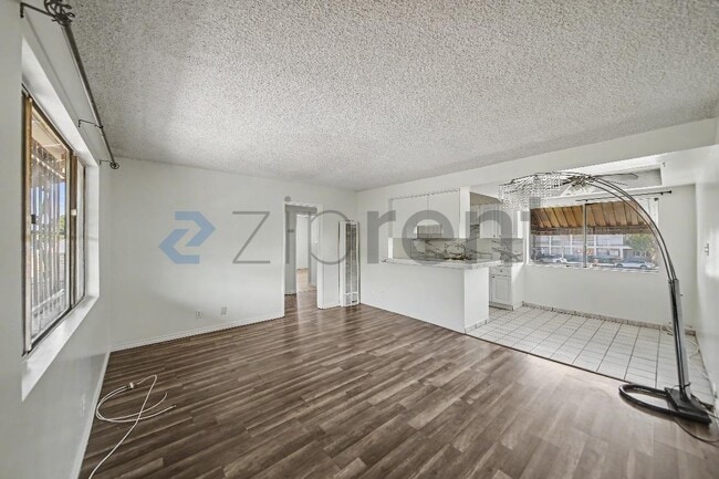 Building Photo - Unit C