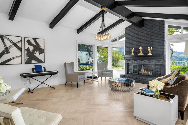 Photo - 2324 Banyan Dr