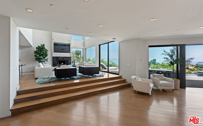 Photo - 2826 Las Alturas St