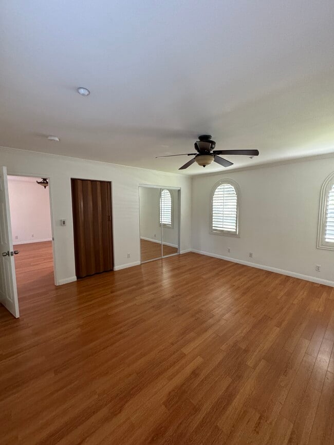 Photo - 923 Royal Oaks Dr