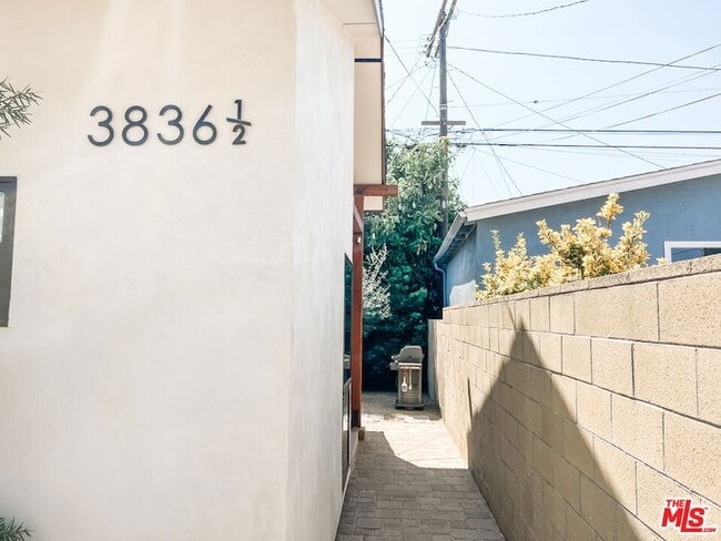 Photo - 3836 1/2 Seneca Avenue Unit