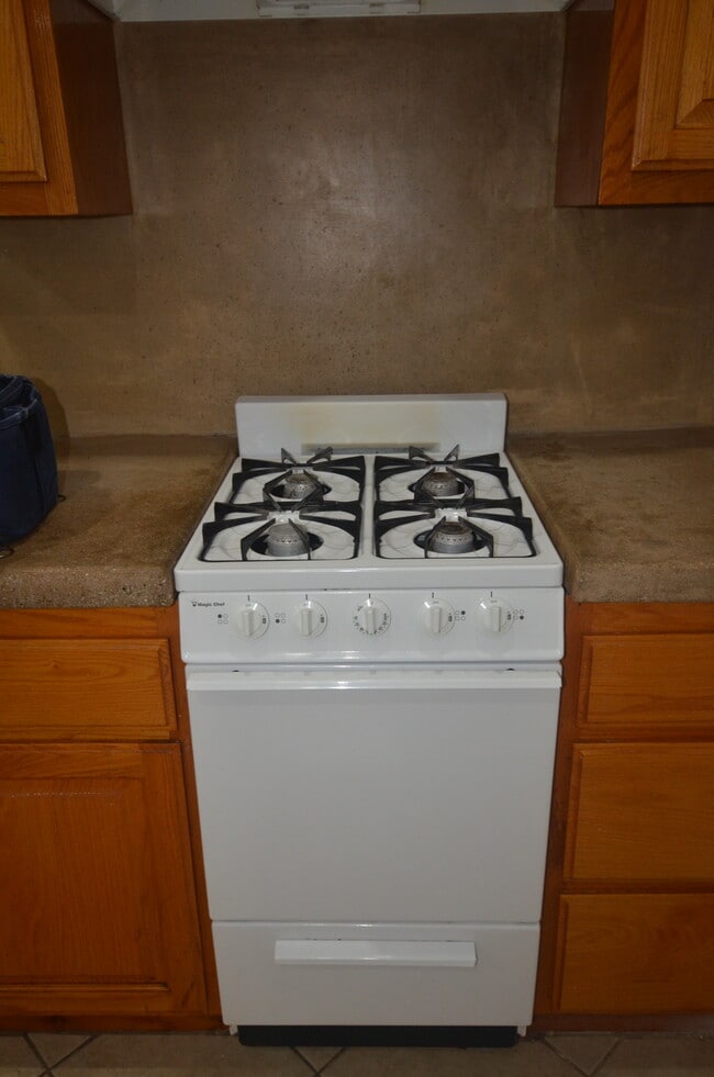 Photo - 19201 Strathern St