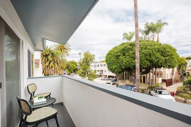 Photo - 921 N Gardner St