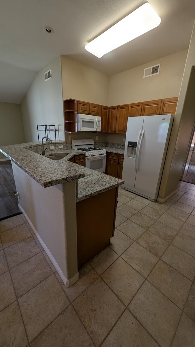 Open Kitchen - 5621 Grand Prix Ct Unit 5621