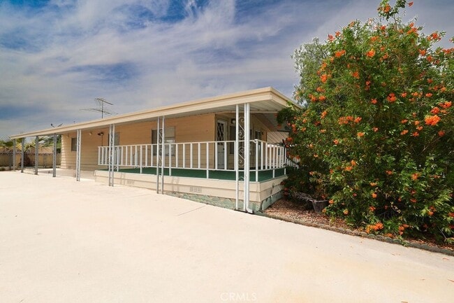 Building Photo - 282 N La Paloma Ave