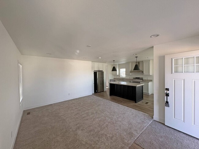 Photo - 1700 S State St