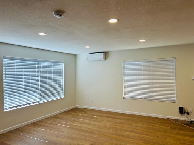 Photo - 2811 E 11th St