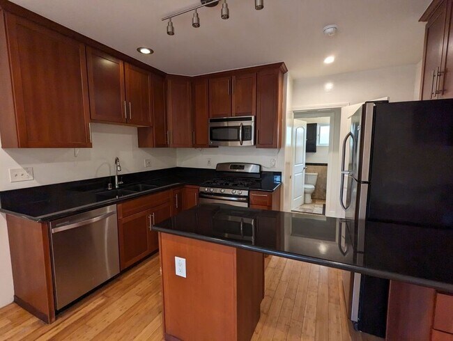 Building Photo - 1010 Wilton Pl Rental