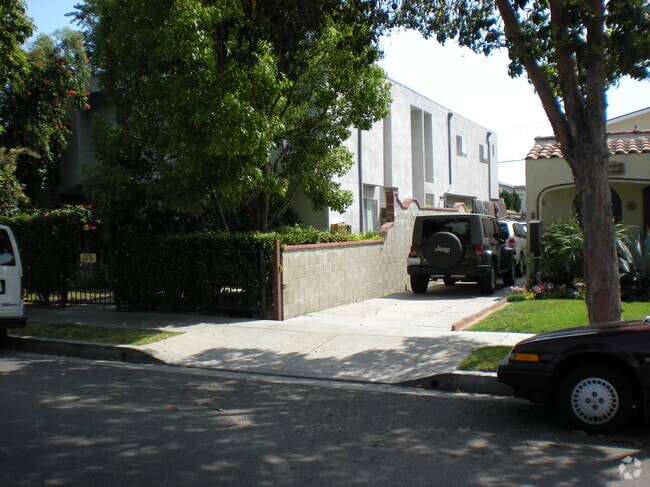 Building Photo - 2120 Stewart St Rental