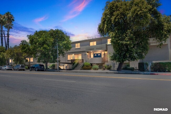 Building Photo - 18347 Saticoy St Rental