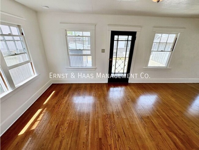 Photo - 926 1/2 Newport Ave-