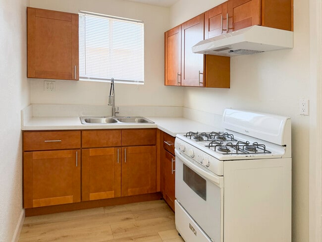 Newly renovated kitchen with quartz countertops - 1722 E Victoria Ave