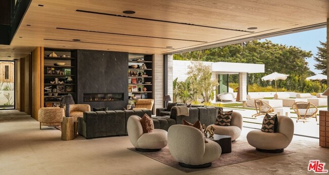 Photo - 6889 Dume Dr